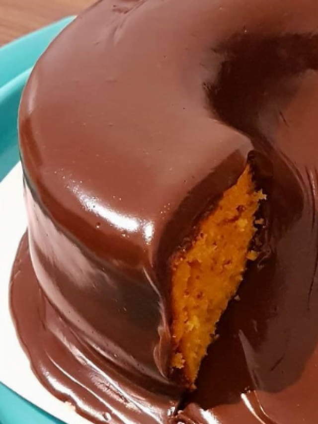 Bolo de Chocolate com Calda